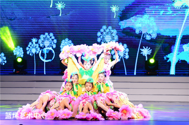 中国杭州青少年文化艺术节原创作品金奖《爱在人间》
